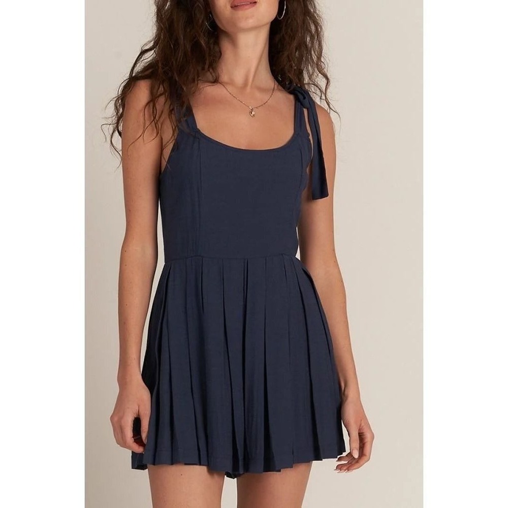 En Crème Lovey Dovey Pleated Tie-Shoulder Romper Size Small